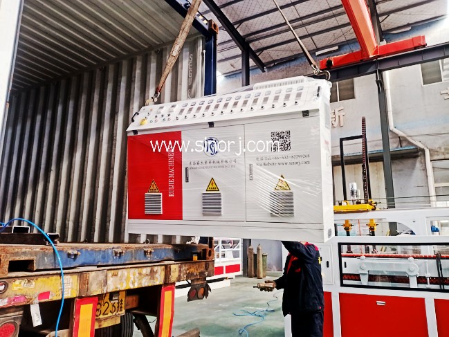 前天發(fā)的墻板生產(chǎn)線，今天發(fā)的pvc雙管生產(chǎn)線，明天繼續(xù)格柵板生產(chǎn)線